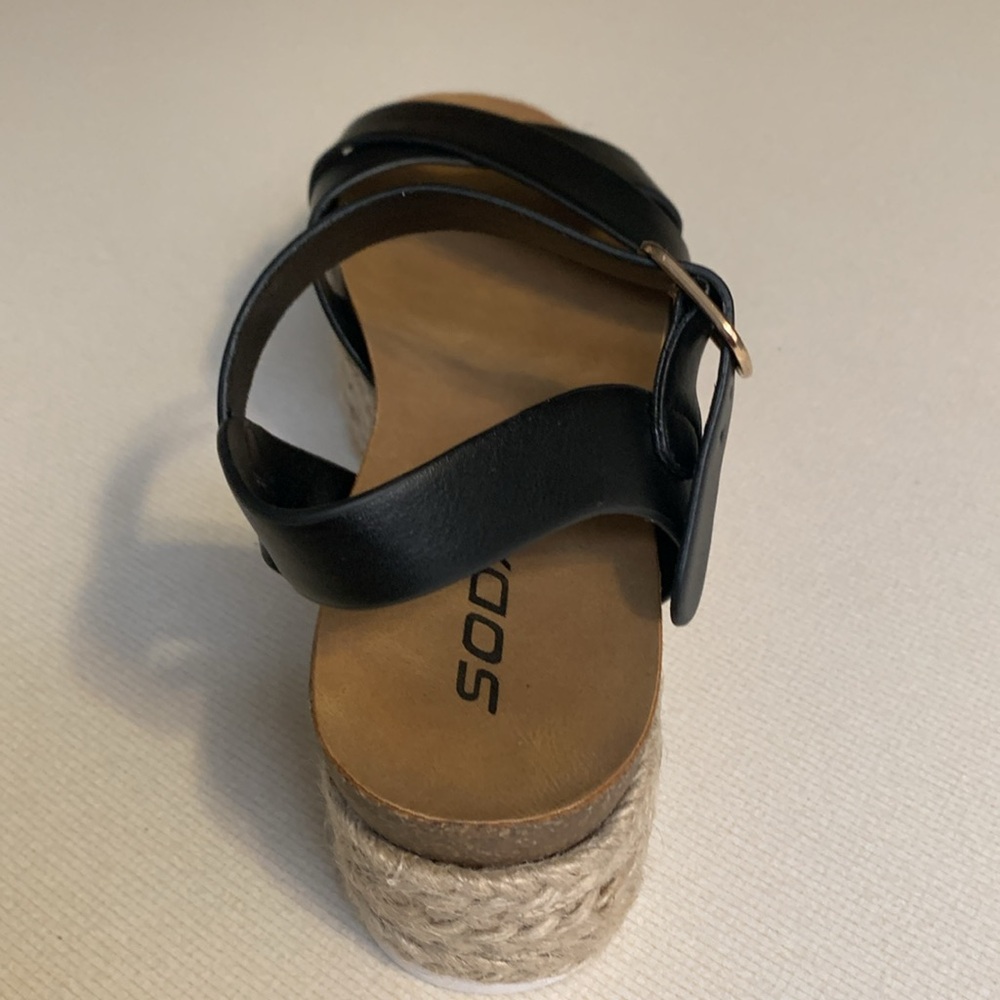 Soda Platform Sandal - Picture 5 of 9